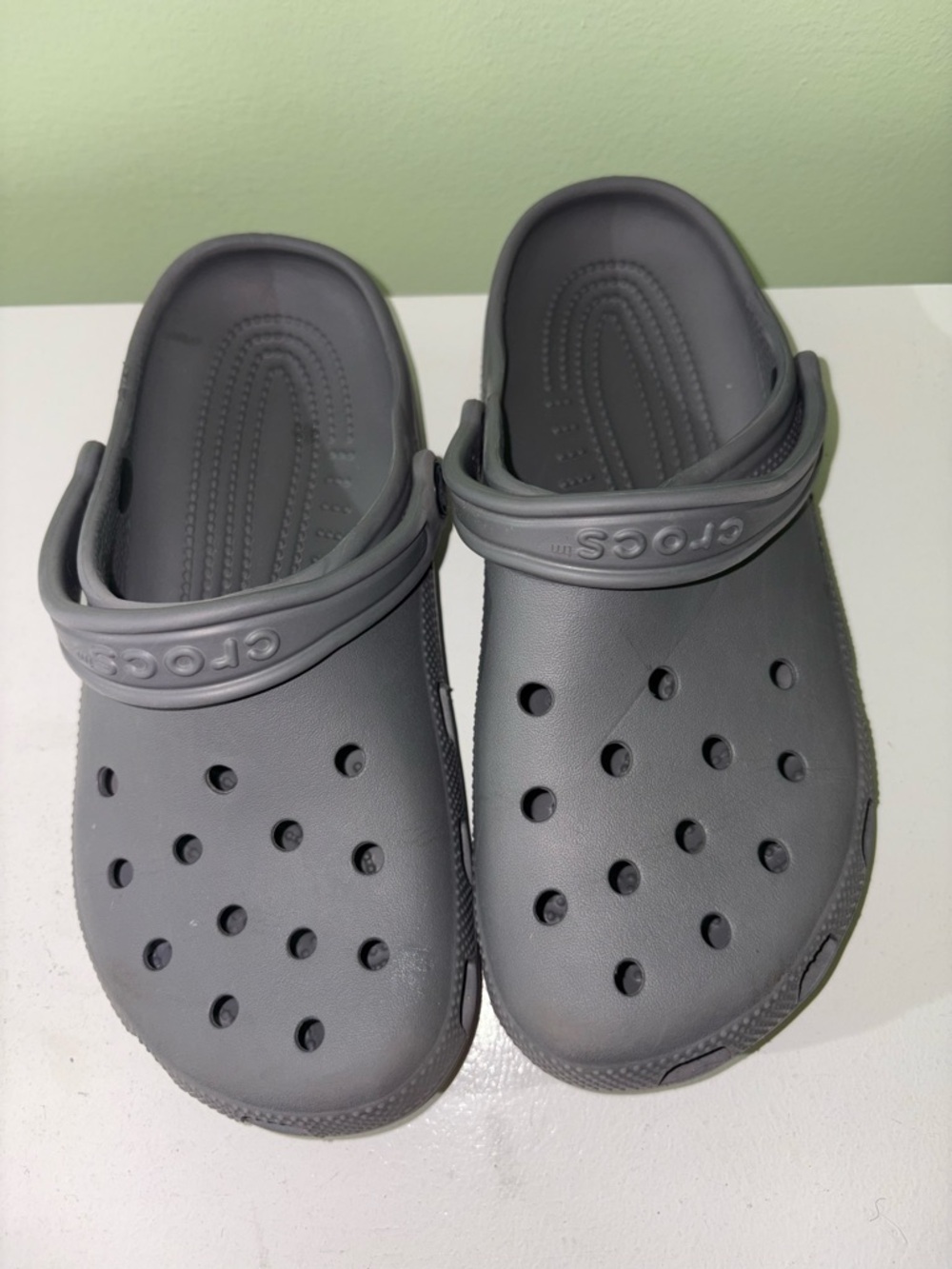 CROCS Classic Clog in Charcoal Gray